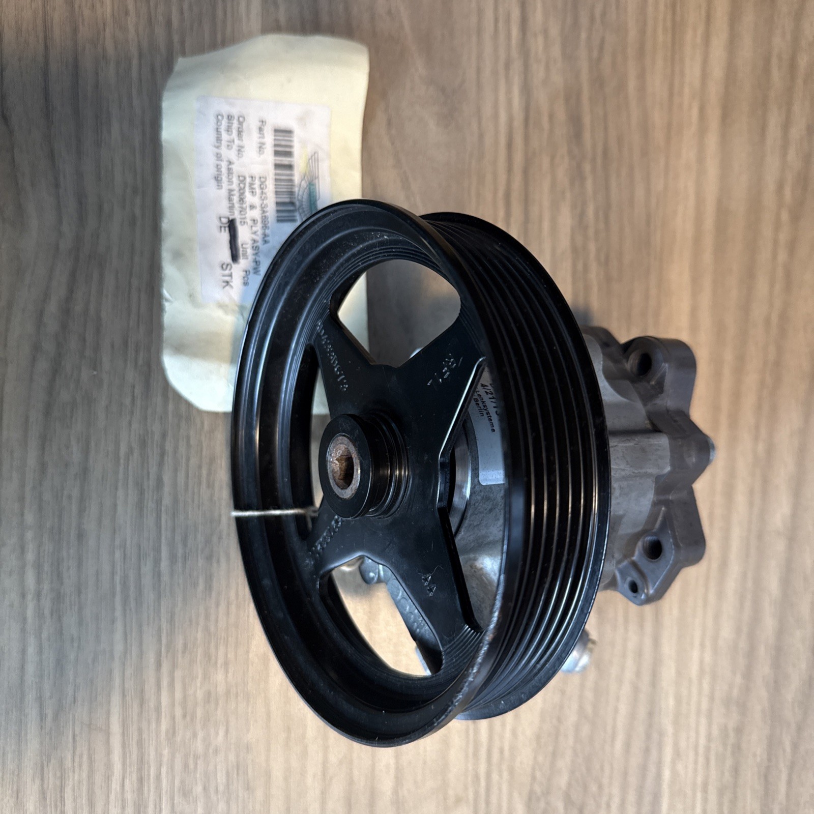 Aston Martin Db9 Power Steering Pump with Pulley  DG-43-3A696-AA 