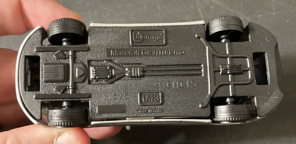 Maserati GranTurismo Diecast Silver Burago escala 1/43 - LIMPIO CASI NUEVO Foto 3 de 4