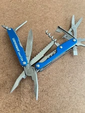 Leatherman Juice CS4 Blue Multi-Tool Knife, Scissors , Saw and more - Great Cond