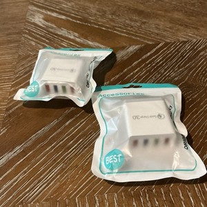 2 Quick Charge 3.0 Fast Charge 4-Port USB Wall Charger, White Matte Plastic