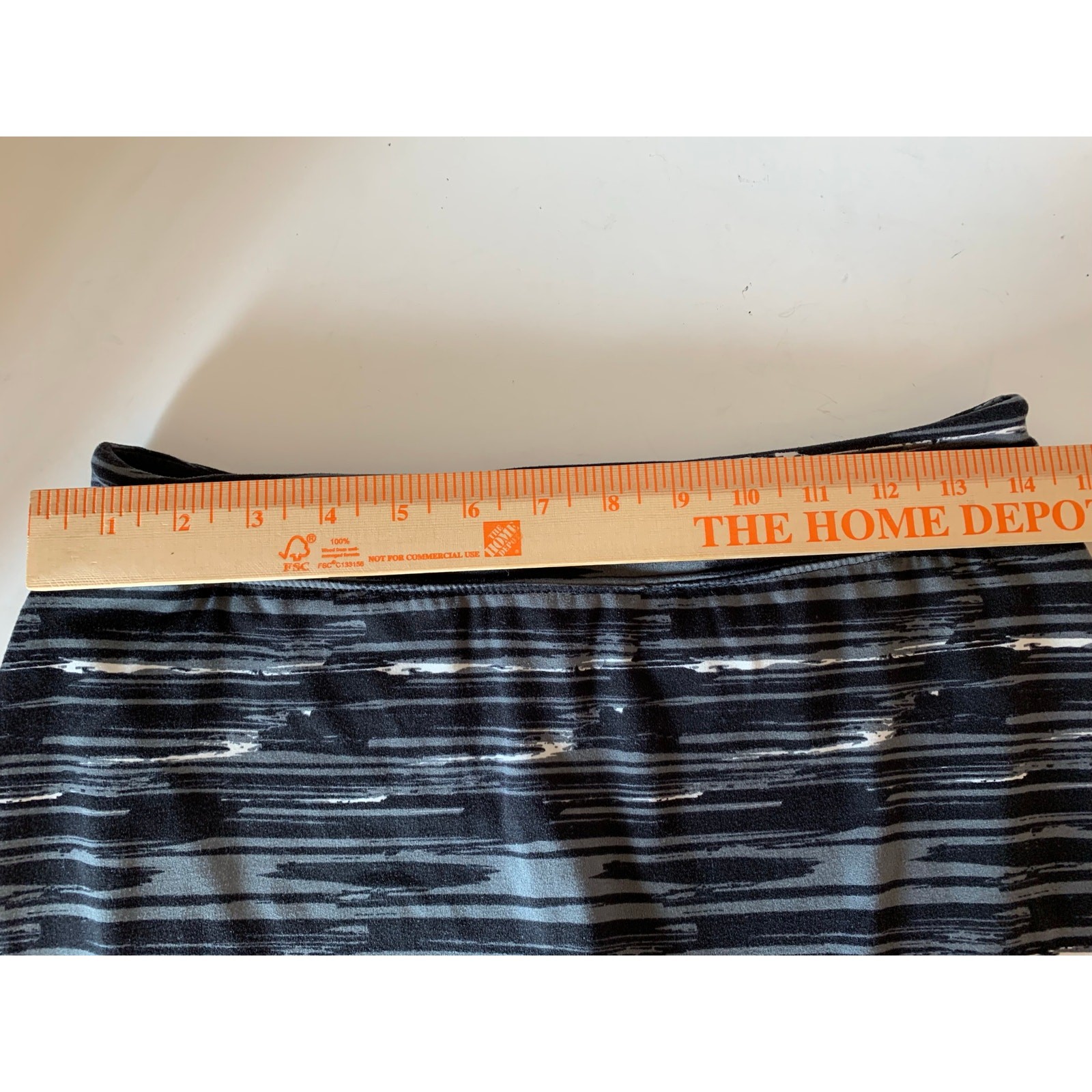 Lola skort size small.  horizontal pattern.  roun… - image 5