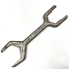 CHICAGO SPECIALTY MFG CO NO. 3001 MALLEABLE IRON 3-IN-1 SPUD WRENCH
