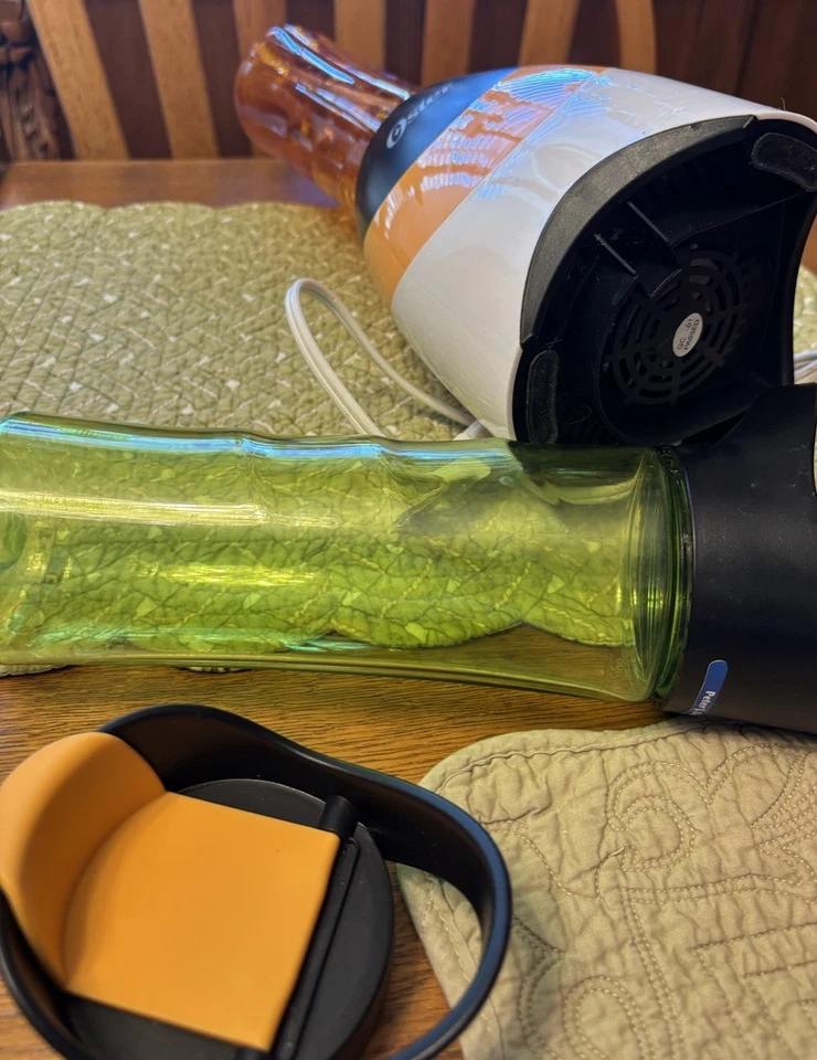 Batidora Oster My Blend modelo BLSTP verde y naranja salud estilo de vida Foto 2 de 4