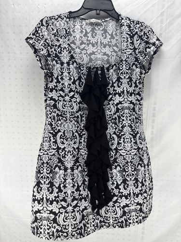 On Carnaby Black White Damask Short Sleeve Blouse Top Sz M Casual Ruffle Stretch - Picture 3 of 7
