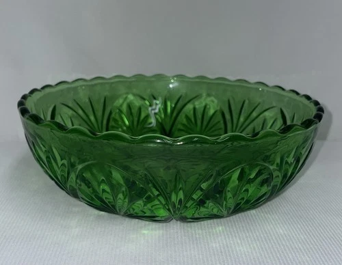 Vintage Anchor Hocking Medallion Green 8" Serving Bowl With Scalloped Rim