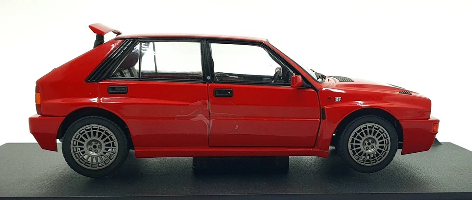 Solido 1/18 Scale S1807807 - Lancia Delta HF Integral Edizione Final 1995 Red - Image 3 of 4