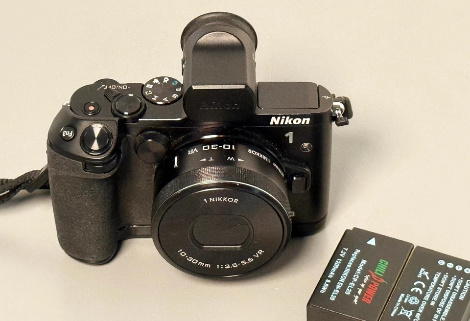 Nikon 1 V3 Gehäuse in Schwarz - neuwertiger Zustand mit Zubehörpaket. - Bild 2 von 4