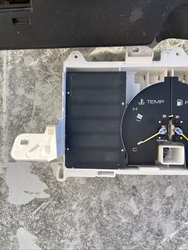 Cuadro de instrumentos/velocímetro Toyota Corolla AE82 1985 + cubierta OEM usado Foto 2 de 4