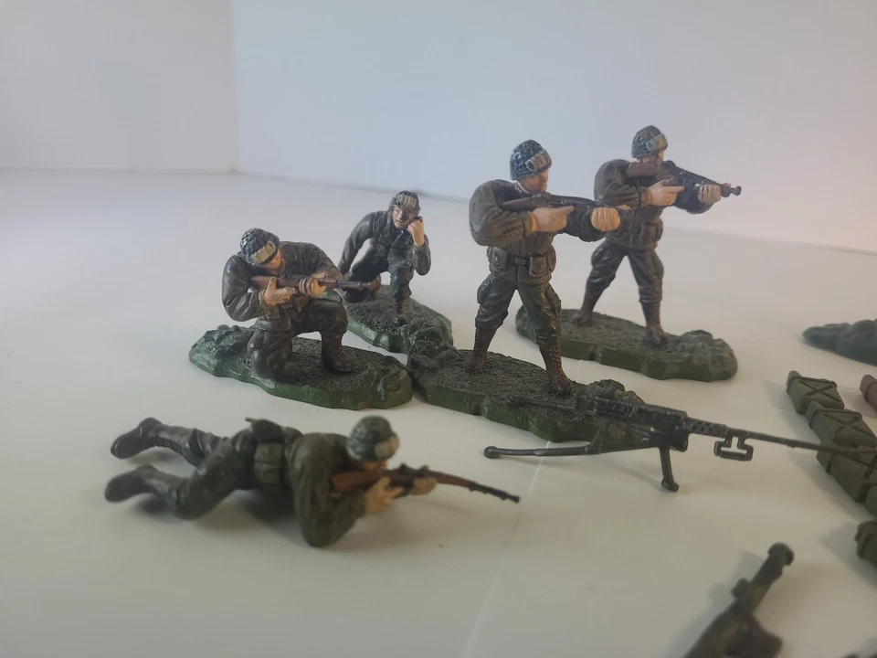 Unimax Forces Of Valor 1:32 WWll Soldiers And Accessories 39 Pcs. - Image 3 of 4