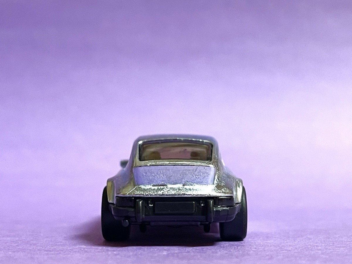 Hot Wheel New 26 Super Treasure Hunt Factory-Custom 911 Carrera RS