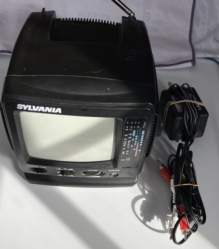 Sylvania 5" Black & White TV Radio Combo SRT068GA With DC cord Tested Works