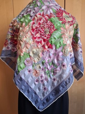 Bally Vintage Tuch 79 x81 cm Seide Halstuch Hand gerollte Kanten Seidentuch Silk