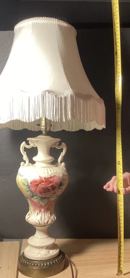 Lámpara de mesa vintage de porcelana pintada a mano con rosas hermosa firmada Foto 2 de 4