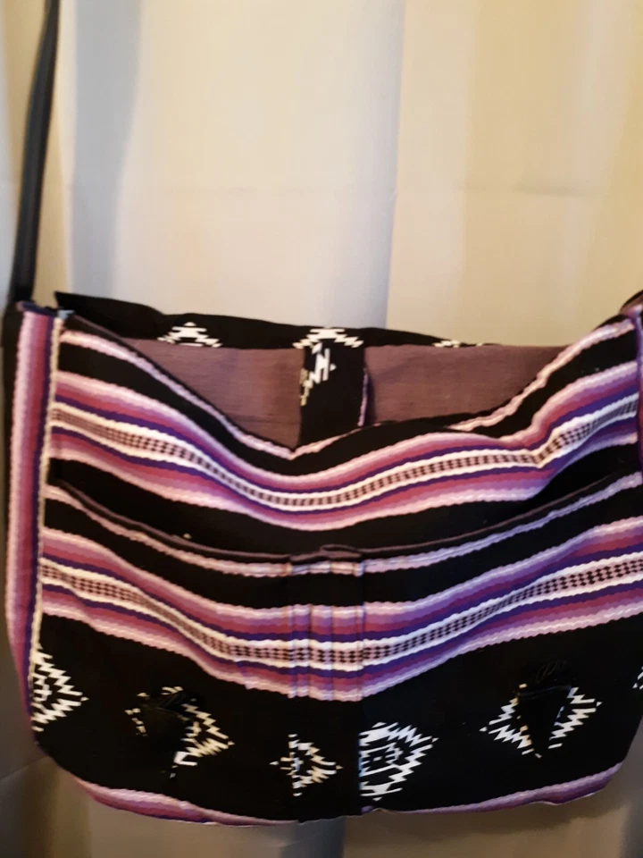 New Southwestern Aztec Western Crossbody Messenger bag Sarape Black Purple - Imagem 4 de 4