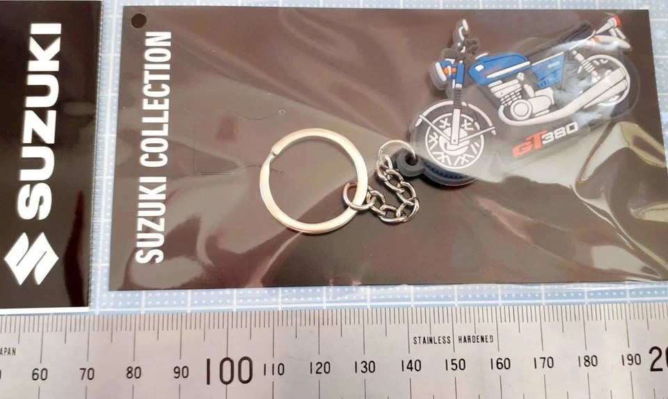 SUZUKI GT380 Rubber Keychain Genuine Suzuki product in Japan New From Japan Foto 3 de 3