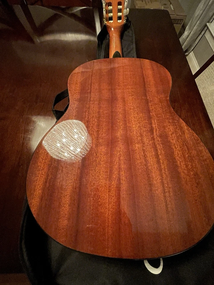 Classical Acoustic Guitar – Natural Wood Finish – Nylon Strings – Pre-Owned  - Image 2 of 4