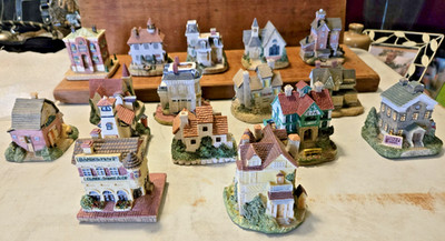 1995 International Resource Lot 15 Assorted Town Buildings