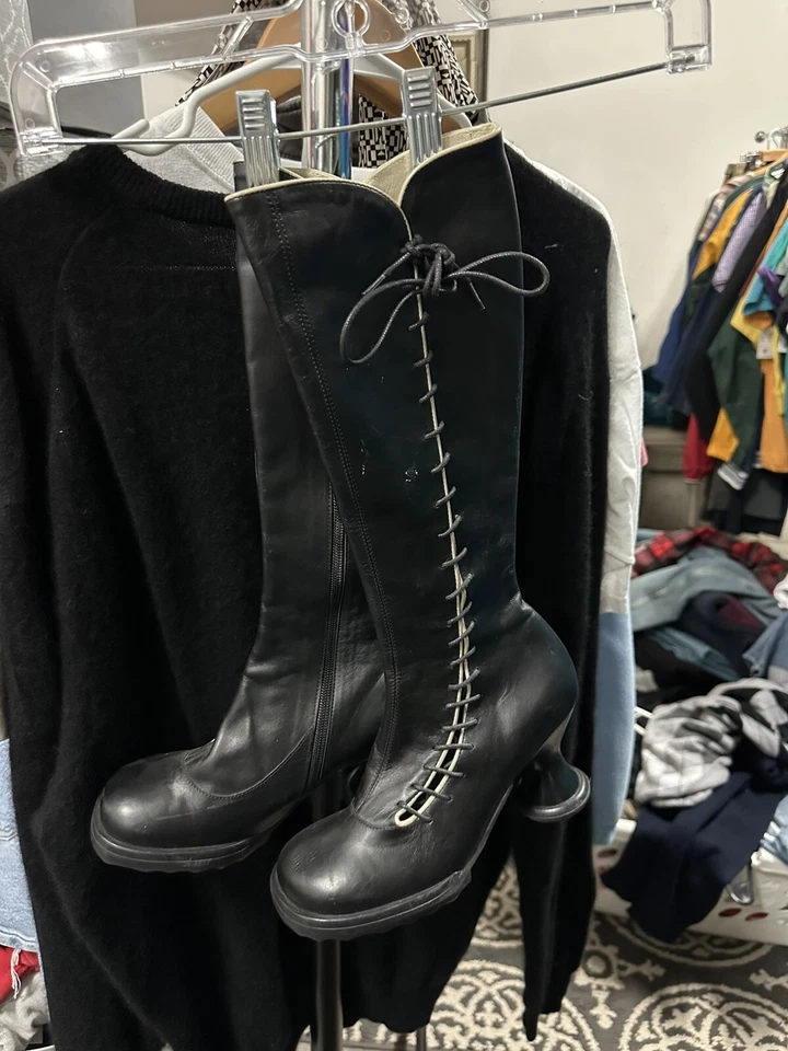 Botas hasta la rodilla con cordones mini de cuero negro John Fluevog vintage raras talla 6 Foto 2 de 4