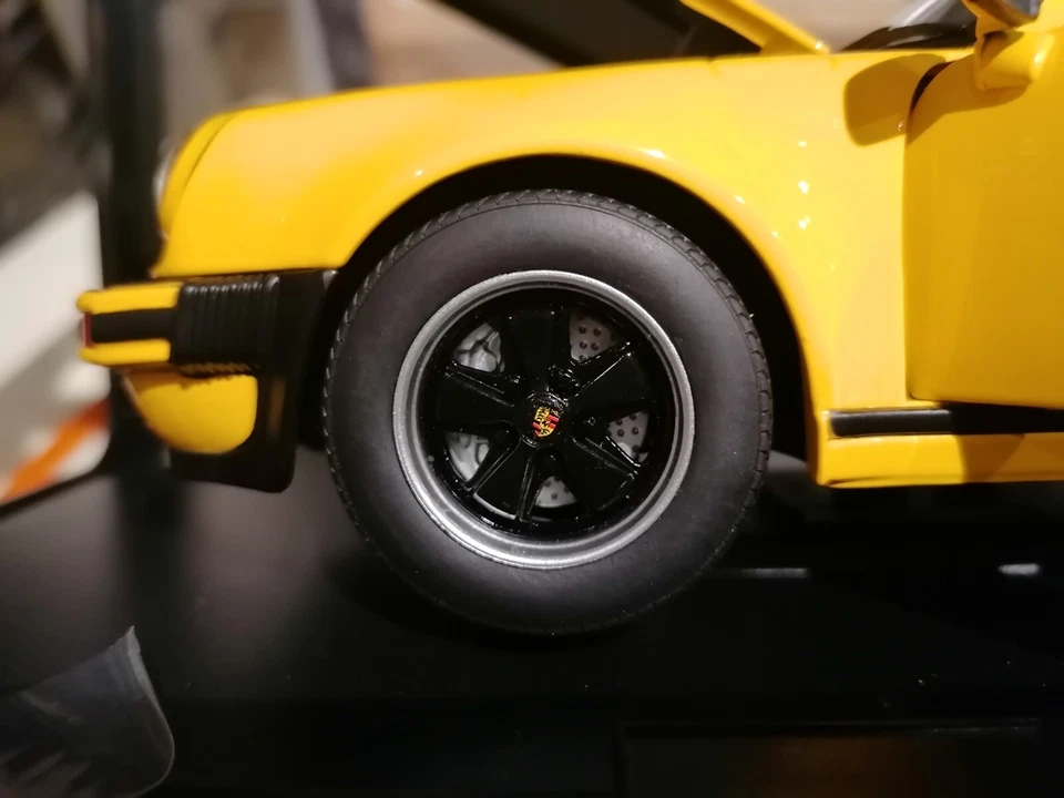 Norev 1/18 Porsche 911 Turbo 3.0 1976 Yellow MINT with Box Very Rare - Immagine 4 di 4