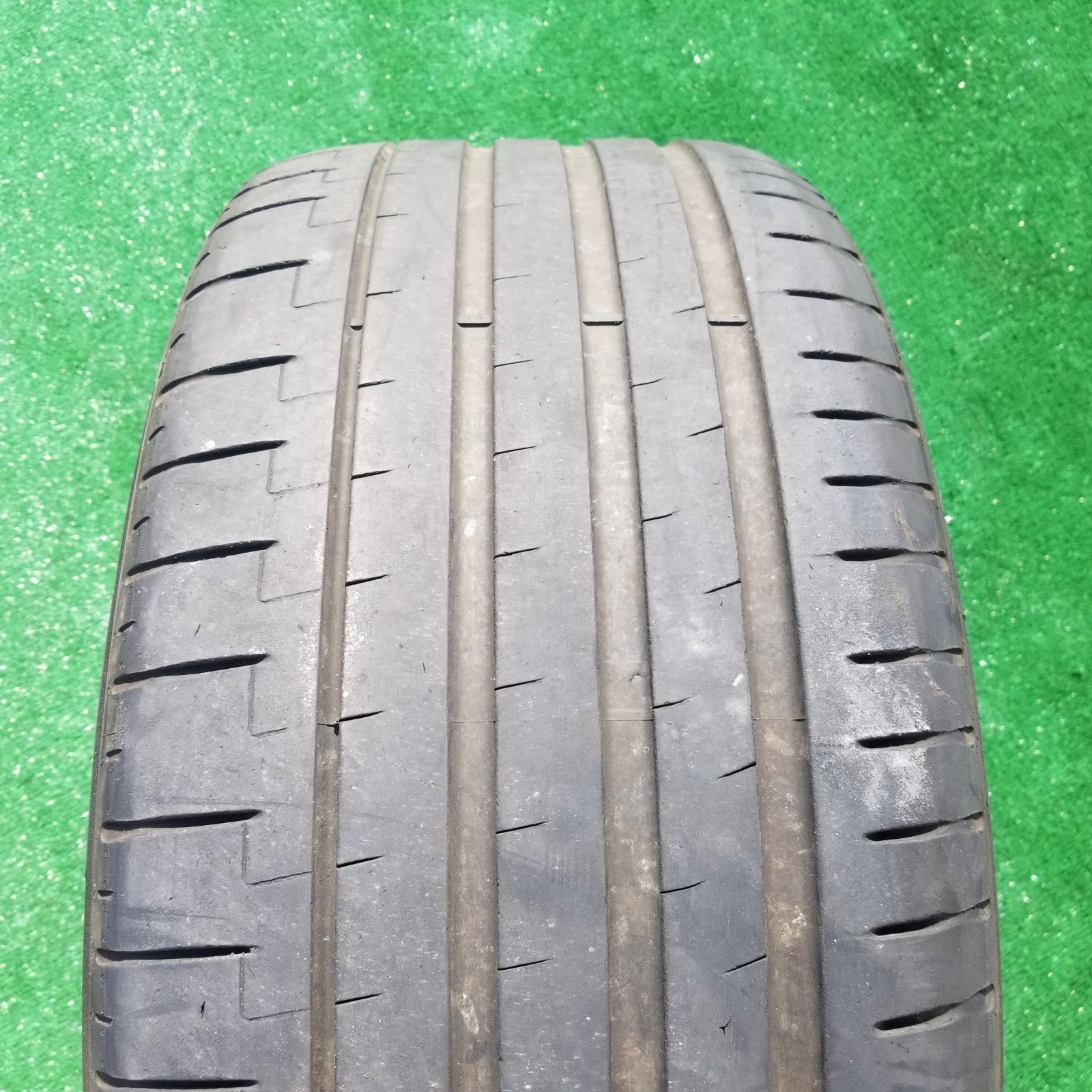 Lamborghini Urus Tire