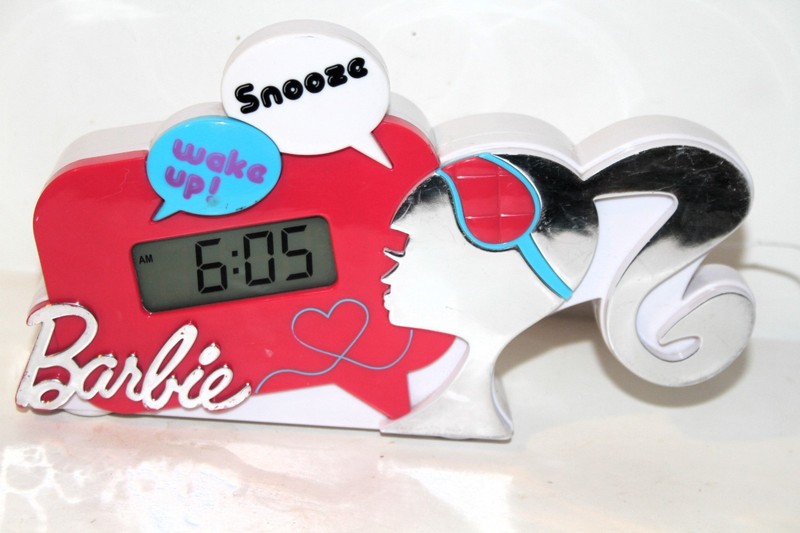Vtg BARBIE Glamtastic LCD Backlit Display ALARM CLOCK & RADIO Mattel 2011 HTF