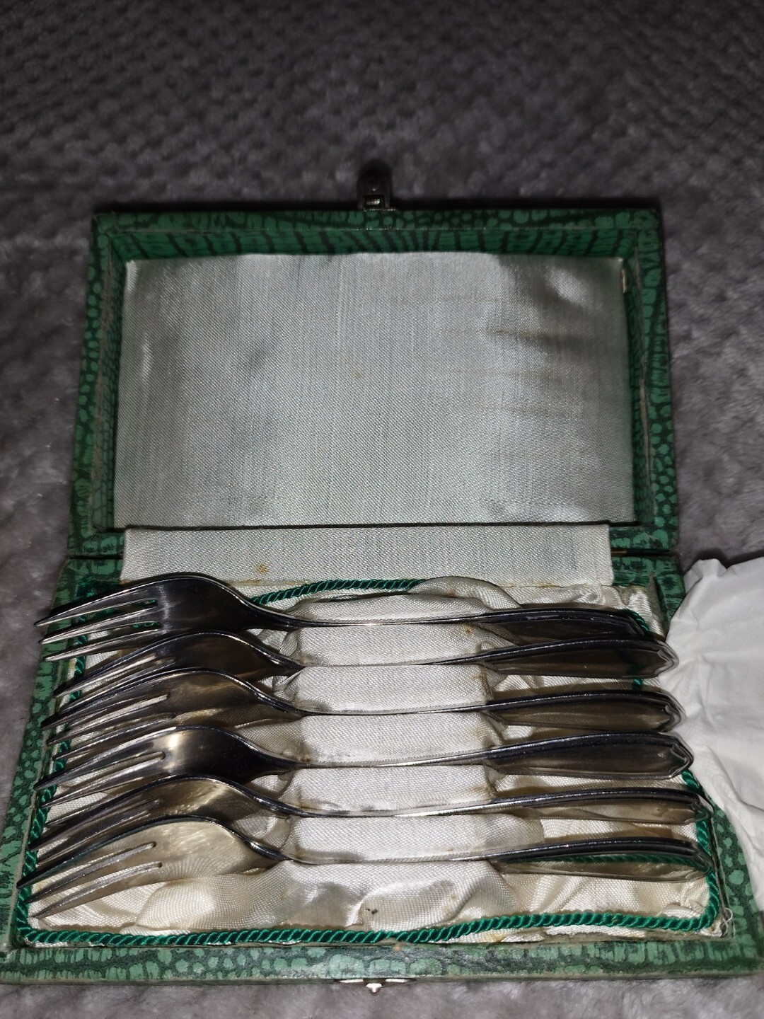 6 schöne Kuchengabeln von der Marke Tischfein Crominox im hübschen Besteckkasten