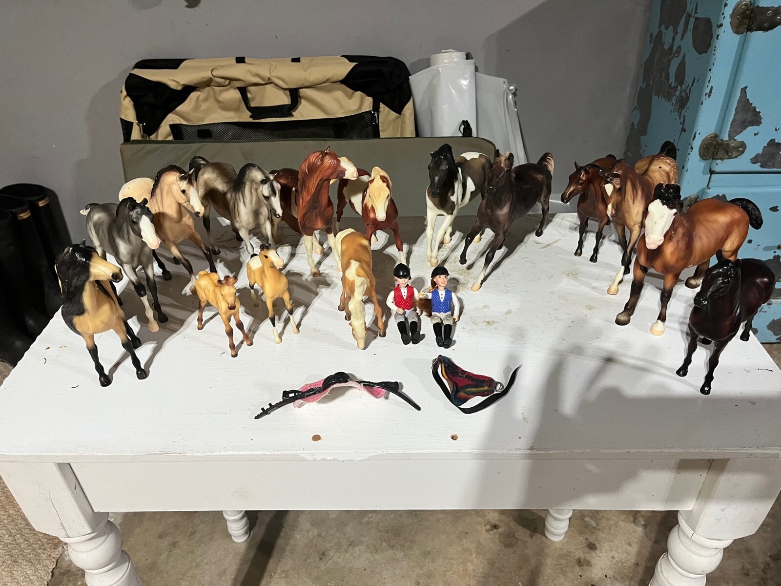 BREYER TRADITIONAL LOT OF 15 HORSES DOLLS ACCESSORIES GREAT