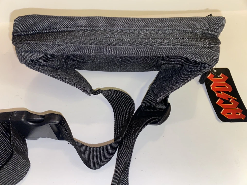 Riñonera negra con logotipo rojo bordado AC/DC NUEVA Foto 4 de 4