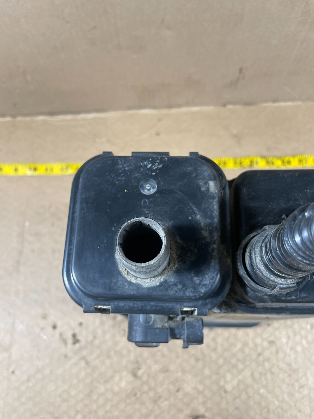 2006-2013 Mercedes-Benz ML350 GL450 Fuel EVAP Charcoal Canister Box Vapor OEM .