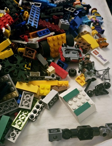 Building Bricks Mixed Lot Lego Pieces & Parts Assorted Bundle Incomplete 1kg - Picture 2 of 15