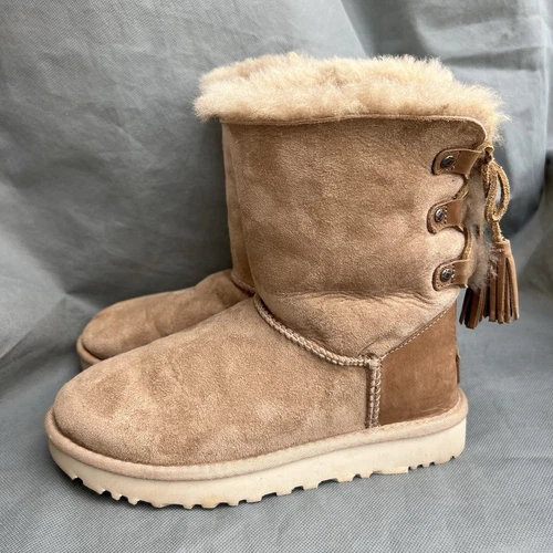Scarpe stivali UGG Kristabelle taglia 6 castagno scamosciato vera pelle di pecora corsetto posteriore