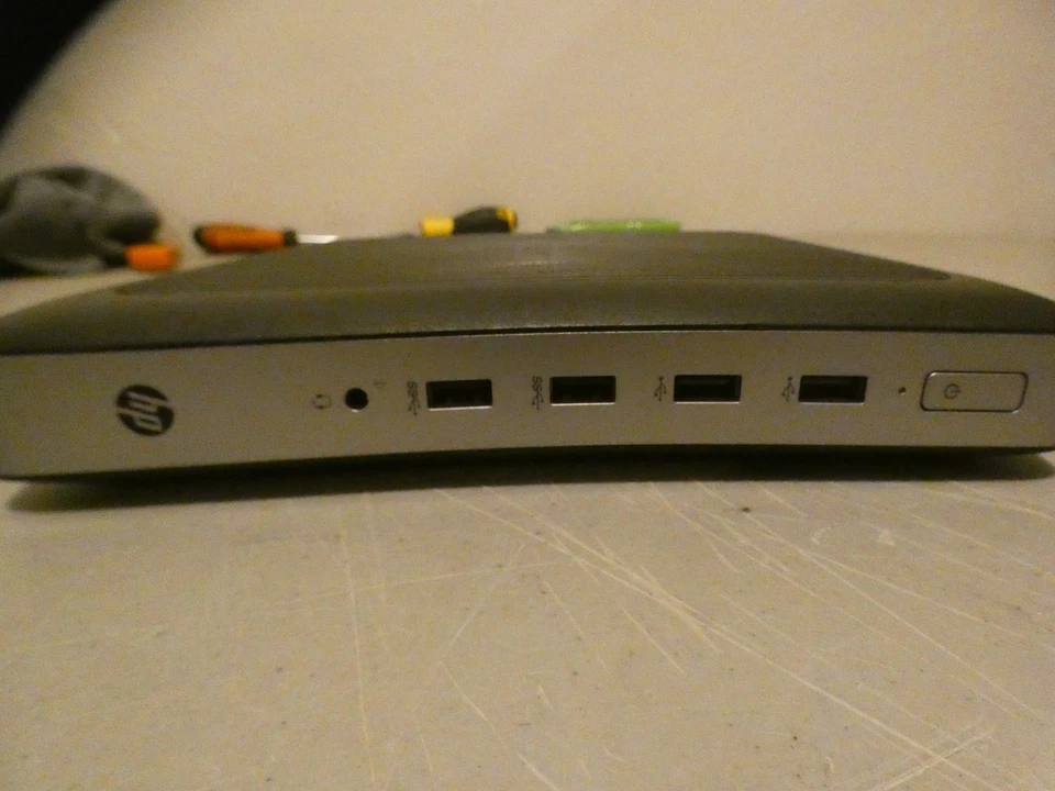 Escritorio HP T630 Thin Client 2,00 GHz 8 GB Ram 16 GB AMD integrado serie G GX-420GI Foto 2 de 4