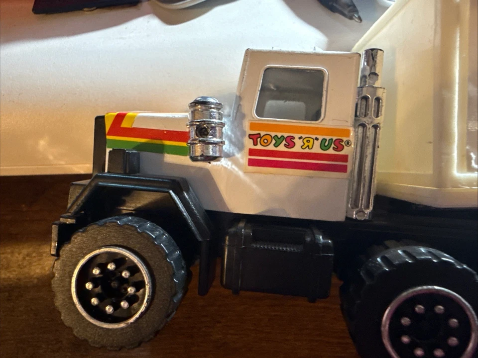 Semirremolque y remolque Toys R Us de colección Remco 1986 logotipo de jirafa coloreado Foto 2 de 4