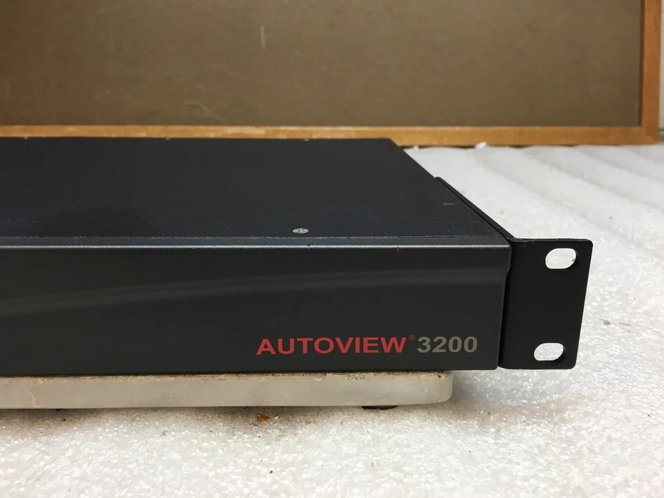 Avocent Autoview 3200 P/N: 520-473-505 16-Port Digital KVM Switch w/ Rack Ears - Image 2 of 4