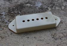Montreux Guitars Vintage Light Cream Dog Ear Dogear P90 Pickup Cover 50mm