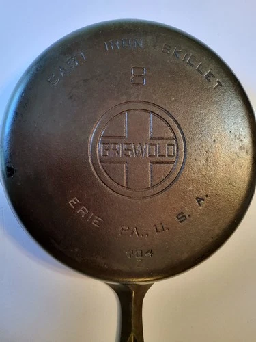 Very nice vintage Griswold #8 Cast Iron Skillet 10.5" 704 Z