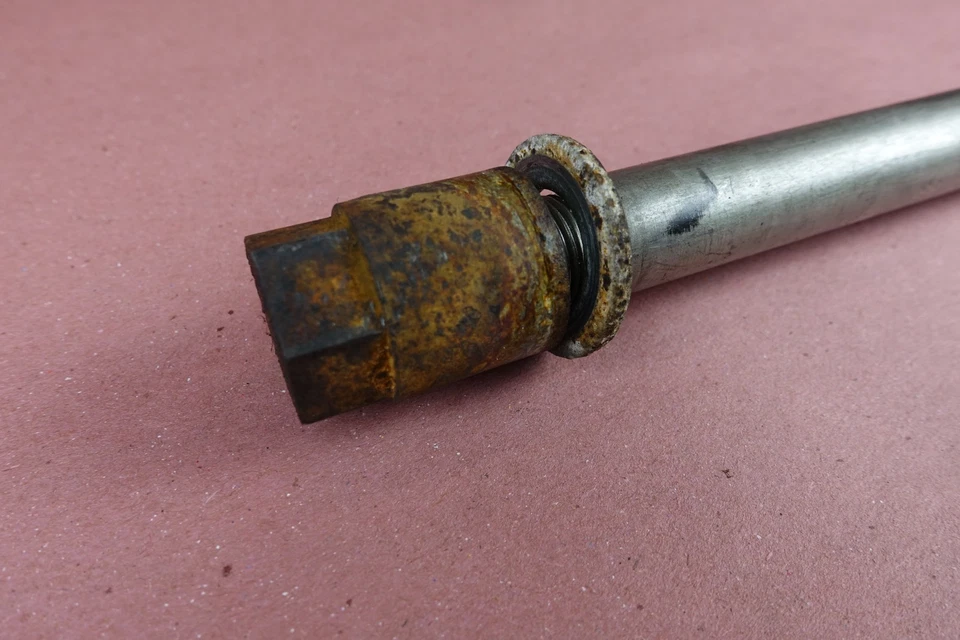 Yamaha YZF R6 YZFR6 2003 2004 2005 R6S 2006-2009 BRAZO OSCILANTE EJE RUEDA PIVOTE PERNO Foto 2 de 3