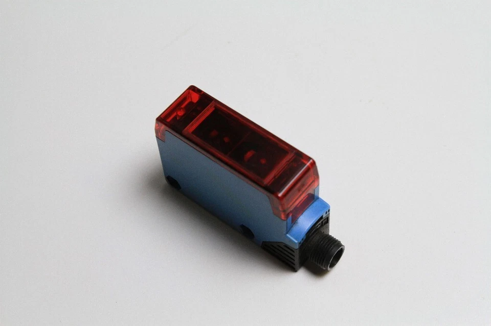 SICK WL250-P430S02 Reflex Photoelectric Switch WL250-P430S02 internally light on - Image 3 of 4