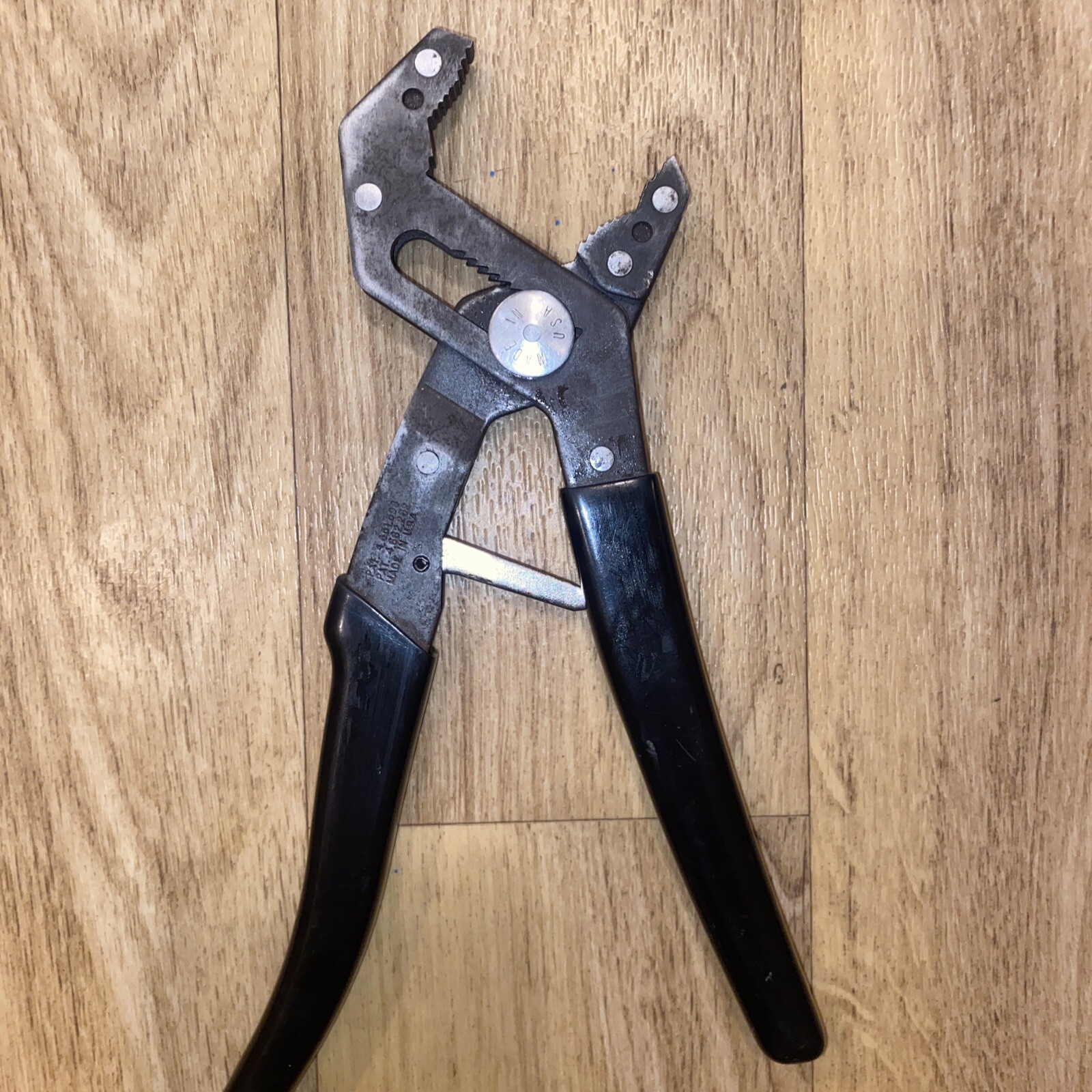 CRAFTSMAN PROFESSIONAL USA ROBO GRIP SELF ADJUSTING PLIERS 45010