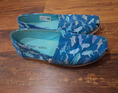 TOMS Women s Size 6 Canvas Slip-On Flats Blue - GLOW IN THE DARK Sharks