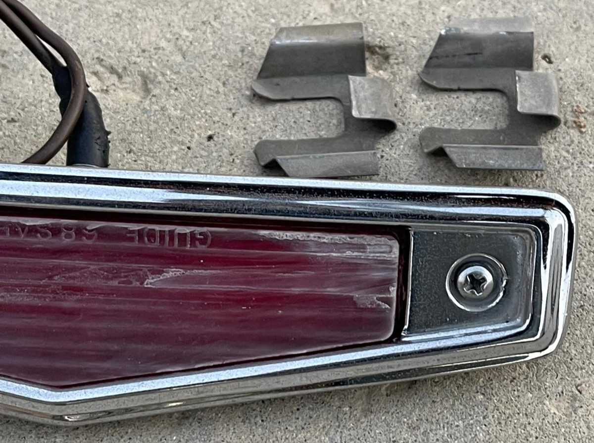 キャデラック？テールランプ CADILLAC DEVILLE REAR BUMPER MOUNTED MARKER TAIL LIGHT SIGNAL LEFT