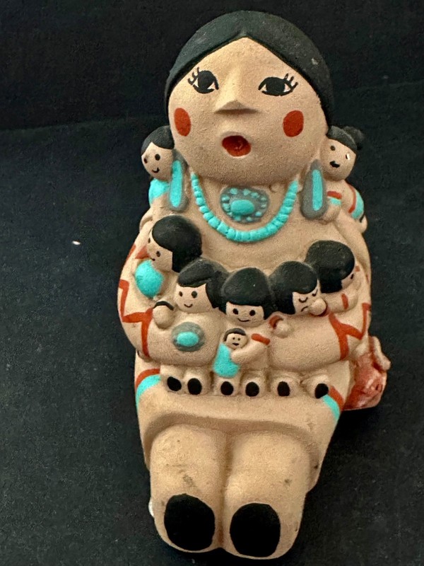 Figurine 3-1/2" Handmade clay Teissedre Native American Storyteller
