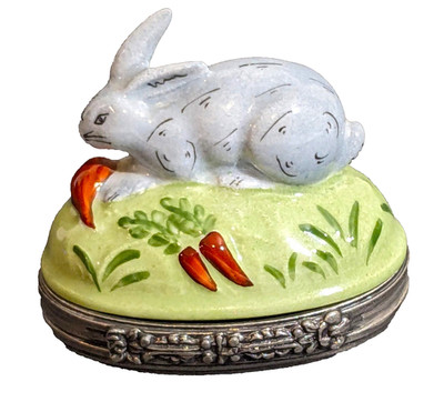 Limoges Peint Main Porcelain Top Rabbit & Carrots Trinket Box Zinn Pewter Bottom