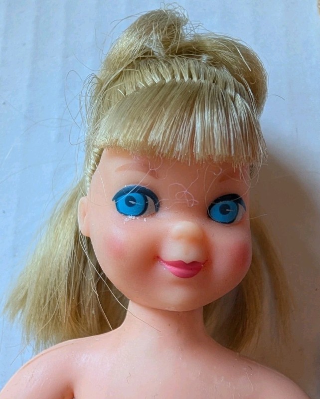 VINTAGE BARBIE Tutti Walking My Dolly 