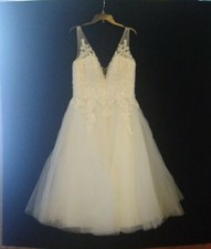 Marys Moda Bella Ivory Wedding/Bridal Ball Gown Size16 Tulle/Applique Tea Length