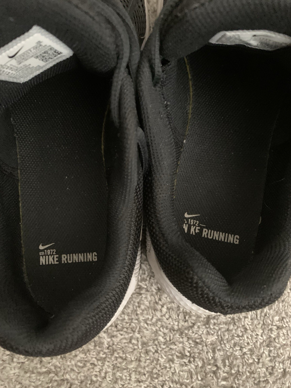 SAOLA lotto 2 scarpe uomo NIKE & skechers 10 5 buone condizioni.........................