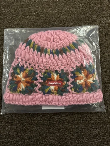 Bonnet Supreme Crochet Rose Bruyère (SS25) EN MAIN
