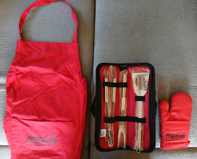 COCA-COLA  ZERO BBQ GRILL SET APRON SPATULA FORK TONGS OVEN MITT & CARRYING CASE