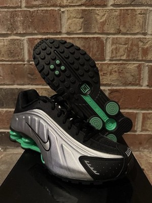 New 9 Nike Shox R4 Metallic Silver Green Shock Black Run HQ1988-006 Men
