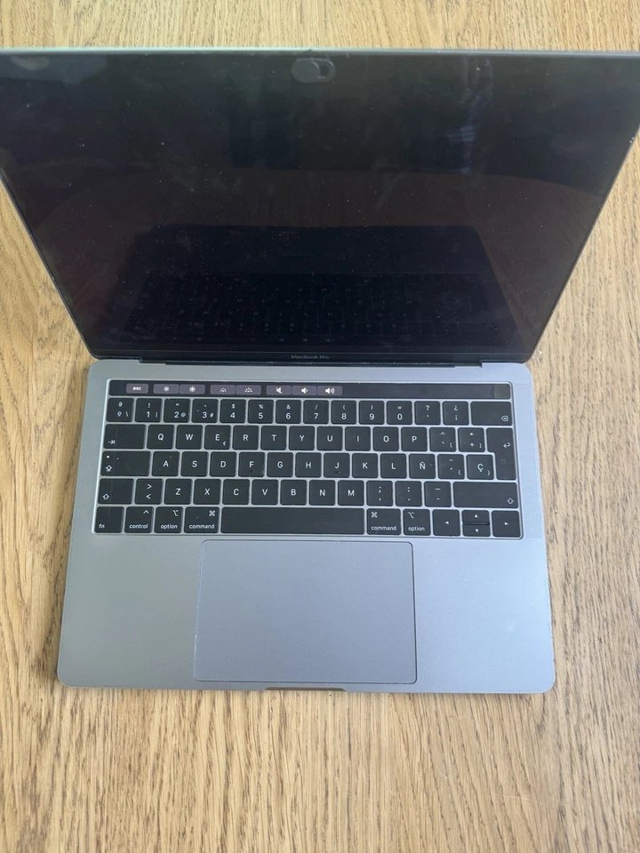 Apple MacBook Pro 13,3" (Intel Core i5 8ème Gén., 2,3 GHz, 8 Go RAM, 256 Go SSD) - Photo 2/4